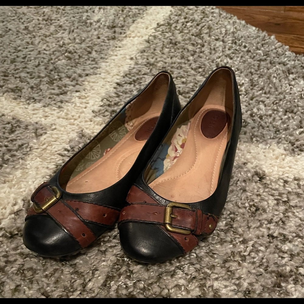 Fossil two-tones flats with buckle